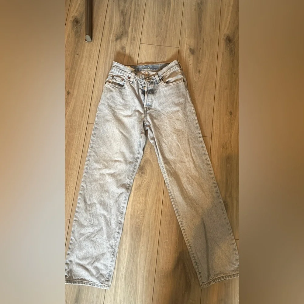 Levi's Light Blue Straight Leg 501 Jeans - Picture 4 of 7